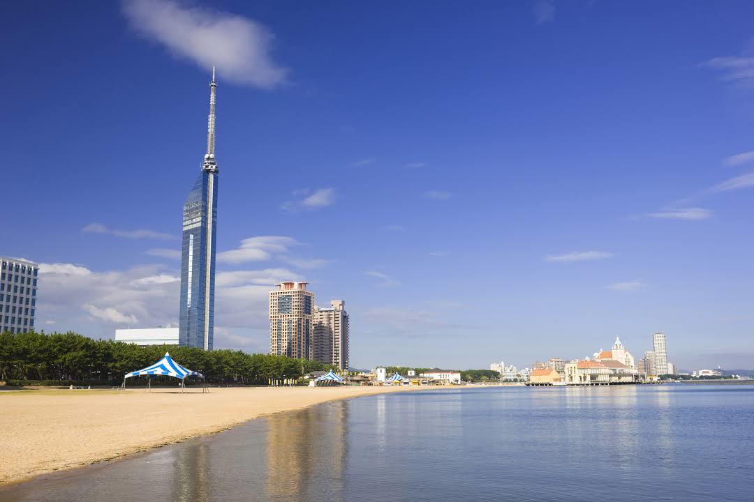 Momochi Seaside Park
