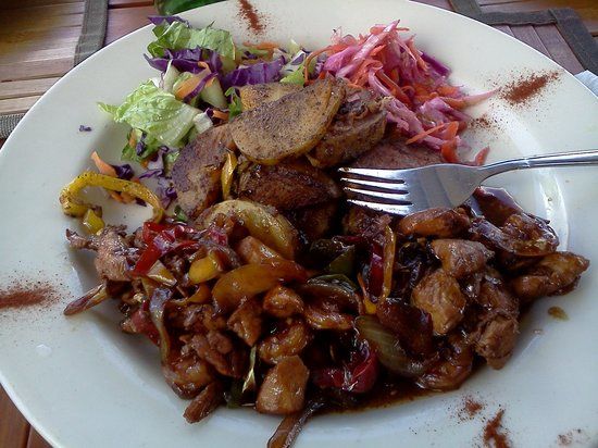 Dennis Cocktail Bar & Restaurant