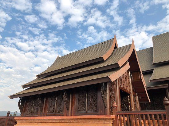 Wat Somdet Phu Ruea Ming Mueang