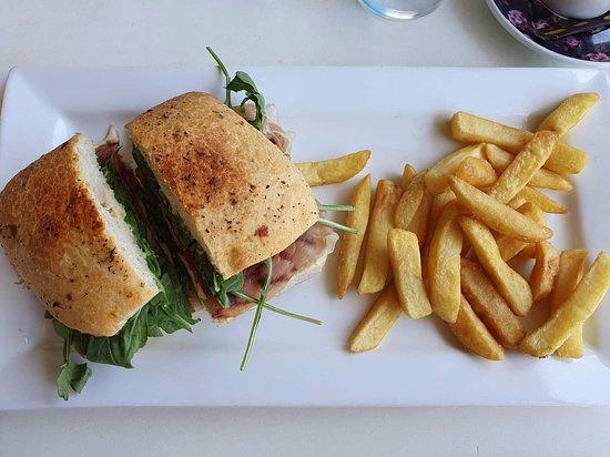 Trinity Beach Bar 'n' Grill