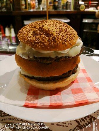 Veronique Cafe English Pub in Restaurant