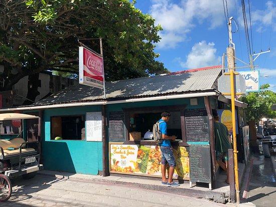 Izzy's Smoothies Snacks & Juice Bar