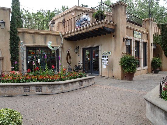 Kuivato Glass Art Gallery