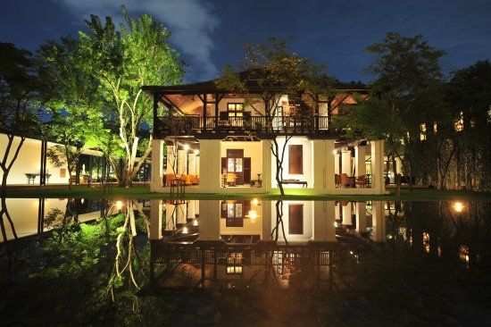 The Service 1921 Restaurant & Bar