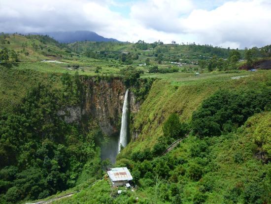Air Terjun Sipiso Piso